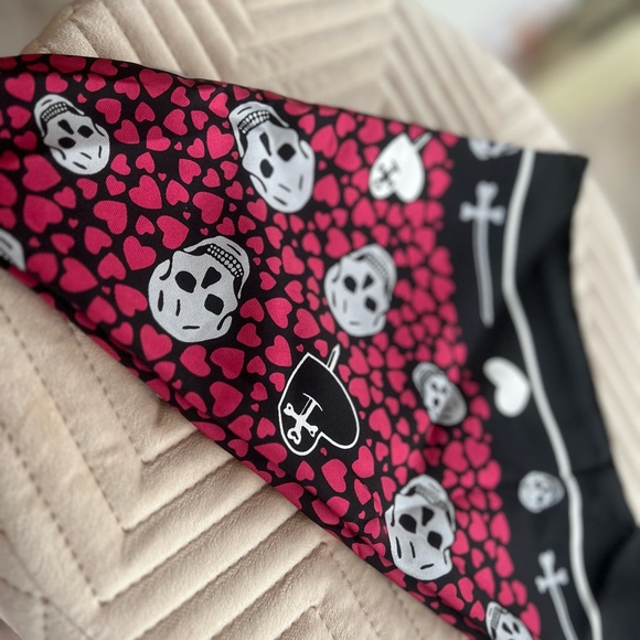 Alexander McQueen skull printed silk scarf - Picture 3 of 6